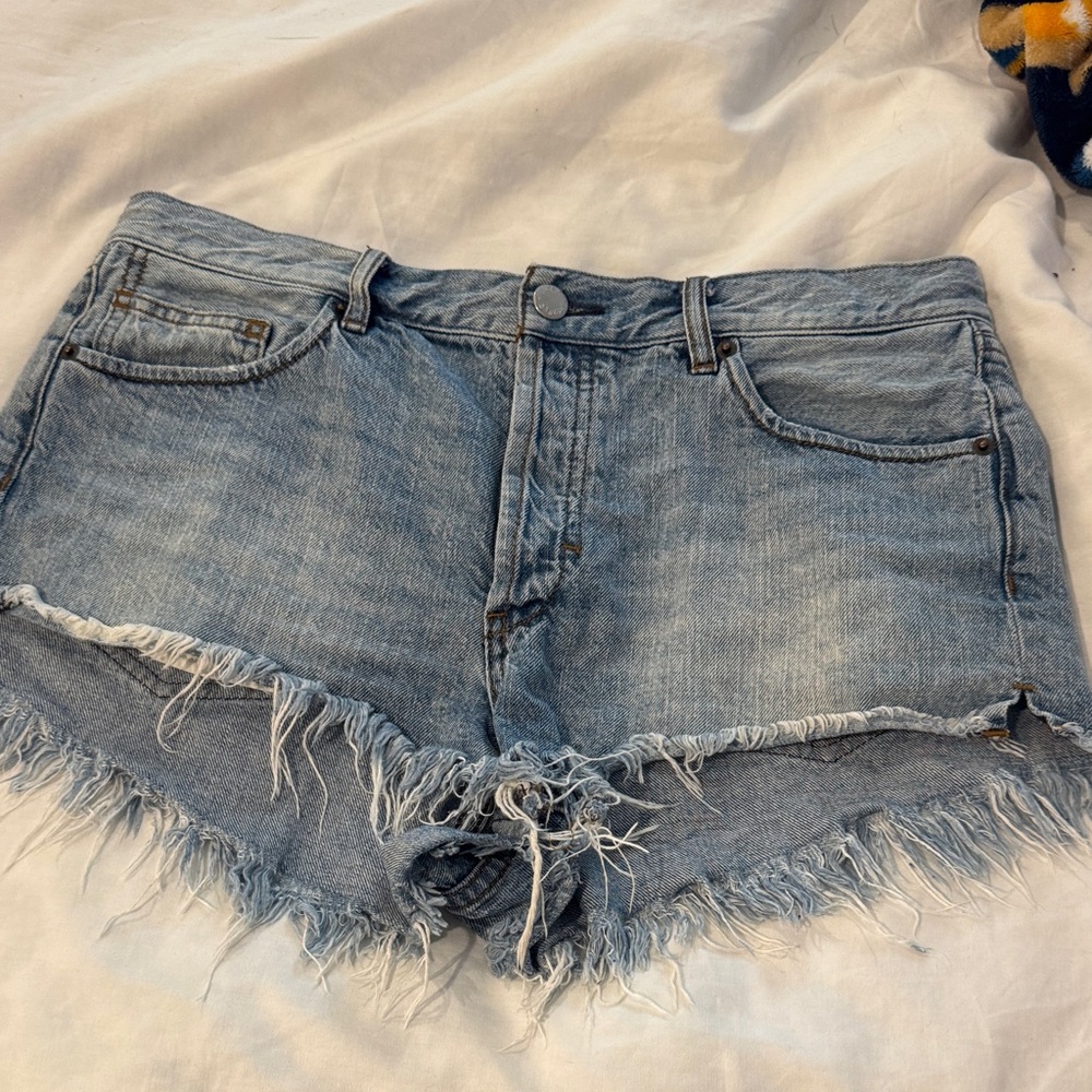 We The Free Light Wash Distressed Frayed Hem Denim Shorts